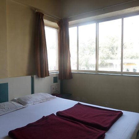Hotel Sai Ratna Nashik Buitenkant foto