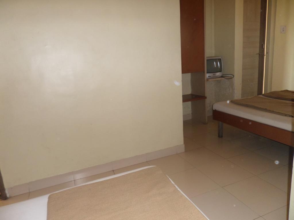 Hotel Sai Ratna Nashik Buitenkant foto