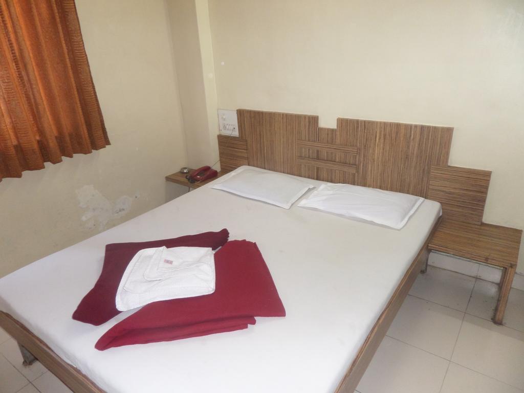 Hotel Sai Ratna Nashik Kamer foto
