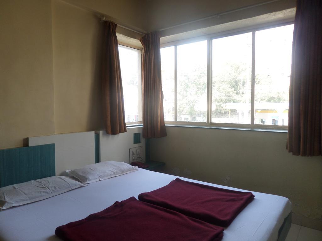 Hotel Sai Ratna Nashik Buitenkant foto