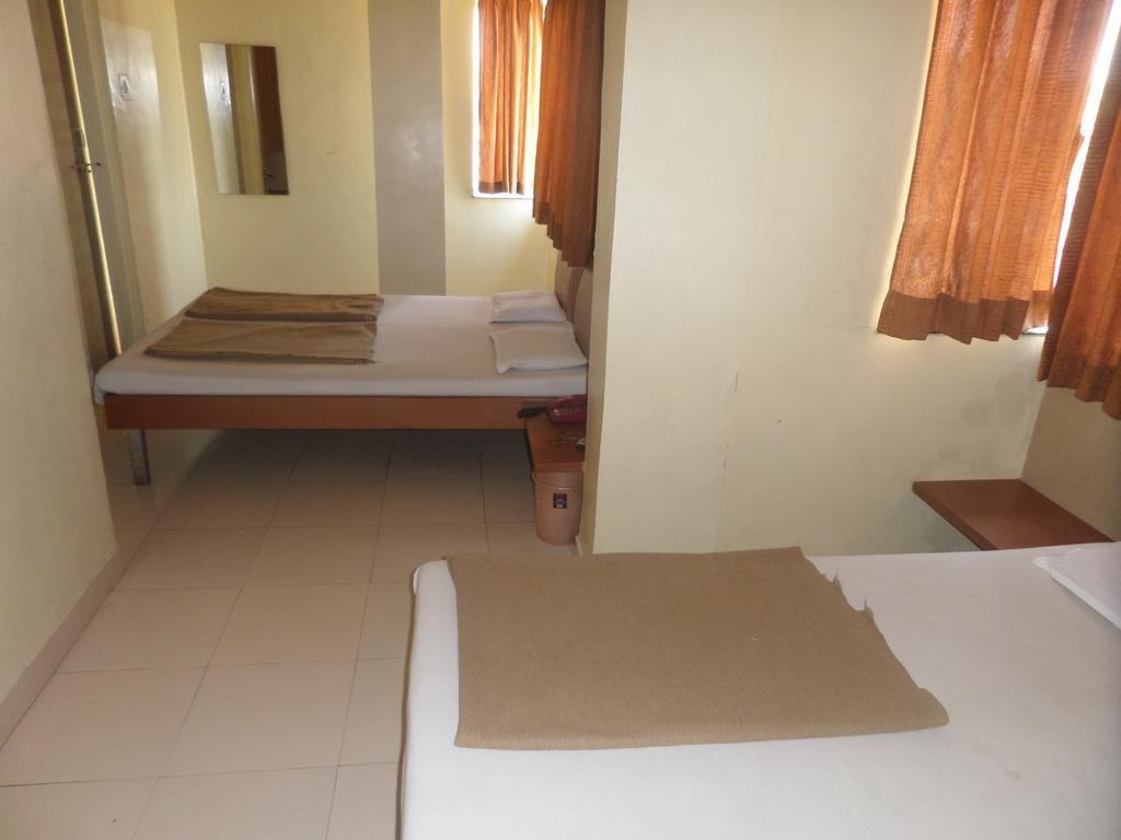 Hotel Sai Ratna Nashik Buitenkant foto
